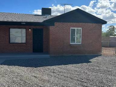 Main picture of 646 N Desert Ave