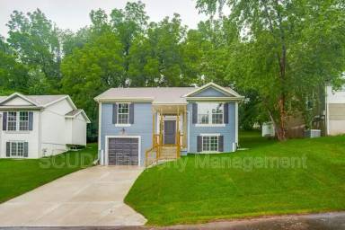 Main picture of 2604 Lyons St