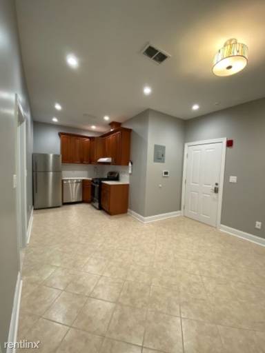 Main picture of 662 Bleecker St