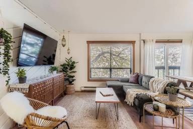 Main picture of 827 Maxwell Ave