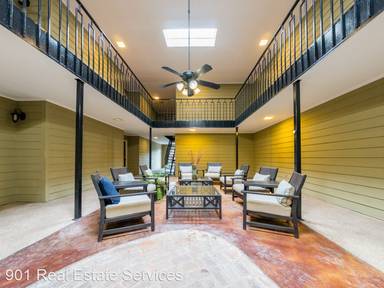 Main picture of 210 S McLean Blvd