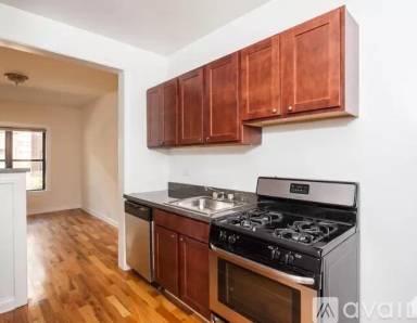 Main picture of 813 W Waveland Ave