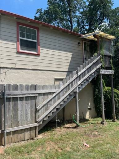 Main picture of 834 Lakeview Dr