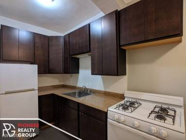 Main picture of 3831 N Fremont St