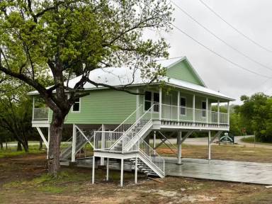 Main picture of 9008 Lakeside Dr