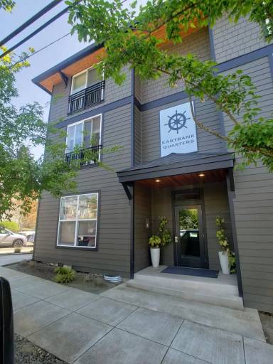 Main picture of 686 SE Spokane St