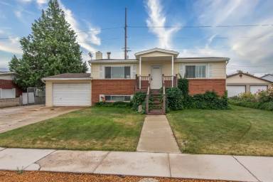 Main picture of 1585 W Rundquist Dr