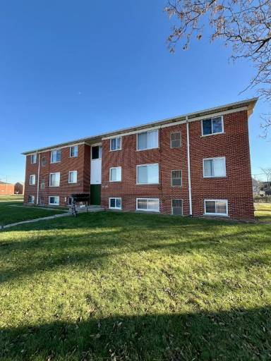 Main picture of 939 James St