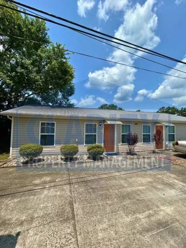 Main picture of 209 Hughes Ave NW