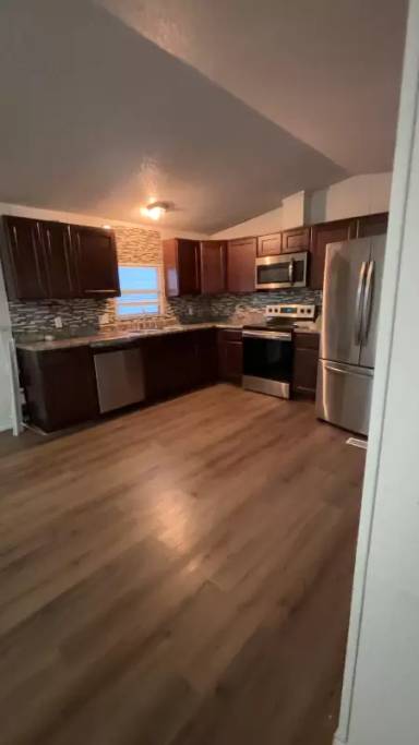 Main picture of 1716 E Market Ave