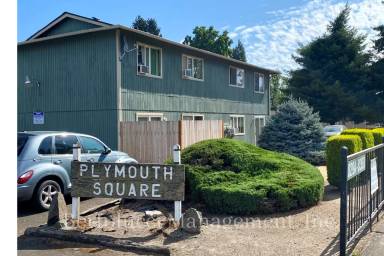 Main picture of 829 Plymouth Dr NE