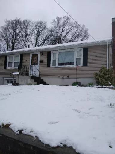 Main picture of 2 Henderson Ave