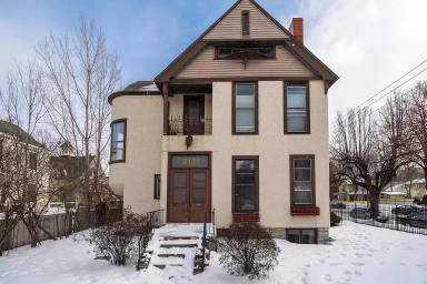 Main picture of 2121 3rd Ave S