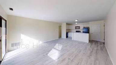 Main picture of 300 Broadway