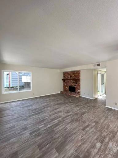 Main picture of 413 1/2 Iris Ave