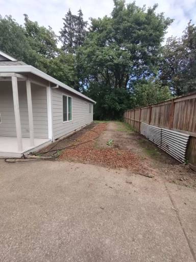 Main picture of 865 SE Roberts Ct