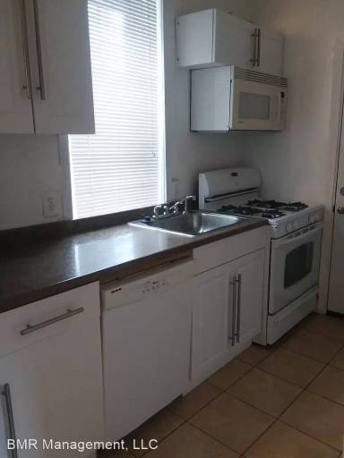 Main picture of 2448 Lakeview Ave