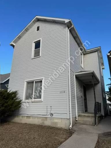 Main picture of 1237 Summit St