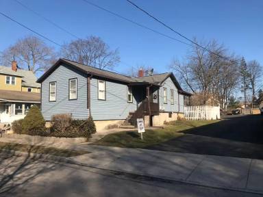 Main picture of 262 Sanford St