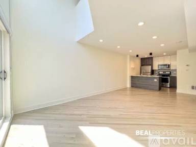 Main picture of 944 W Grace St Apartments