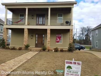 Main picture of 11 Parkview Dr
