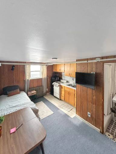 Main picture of 208 2nd St SE