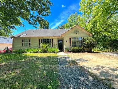 Main picture of 3227 Lake Dr