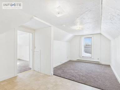 Main picture of 631 E Davis St