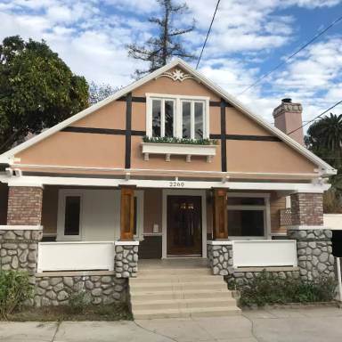 Main picture of 2260 N Beachwood Dr