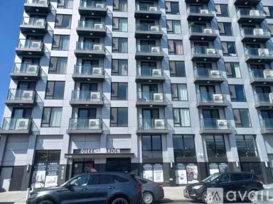 Main picture of 7065 Queens Blvd