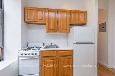 Main picture of 1592 1st Ave