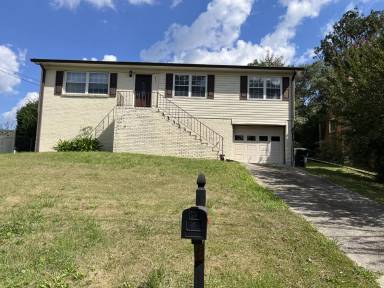 Main picture of 637 Shadow Wood Ln