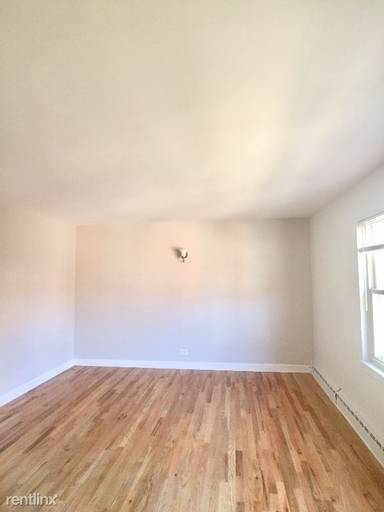 Main picture of 2118 W Foster Ave