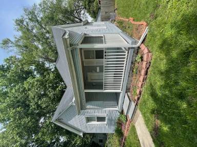 Main picture of 2420 S 9th St