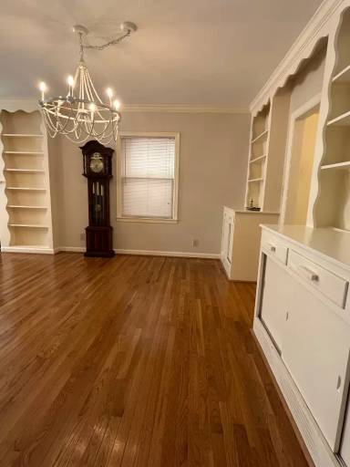 Main picture of 910 Moore Ave