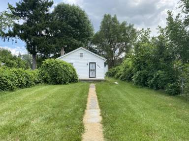 Main picture of 9656 Sorrento St