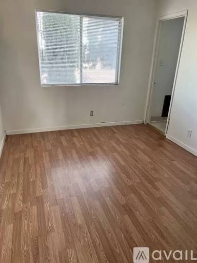 Main picture of 12123 S Figueroa St