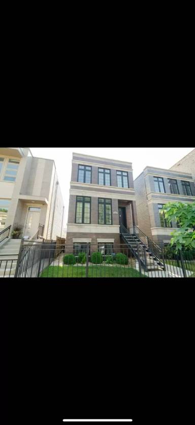 Main picture of 4847 S Champlain Ave