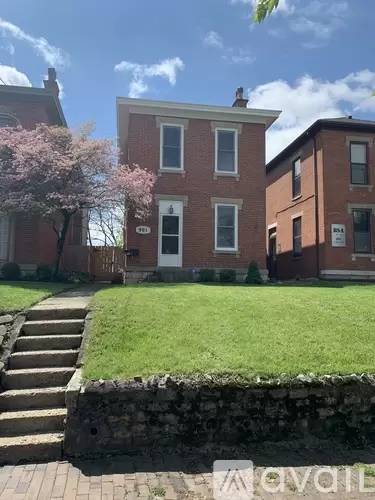 Main picture of 901 S Front St