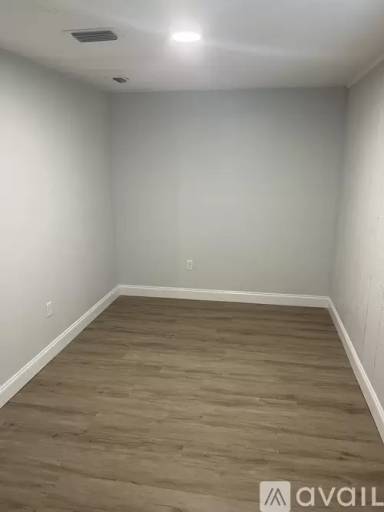 Main picture of 2437 University Dr