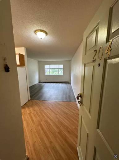 Main picture of 1518 Highway 1 E