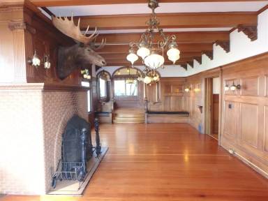 Main picture of 2394 Broadway St