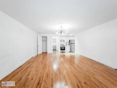 Main picture of 2 E 30th St