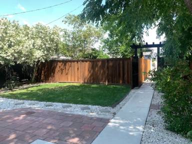 Main picture of 1653 Court Dr
