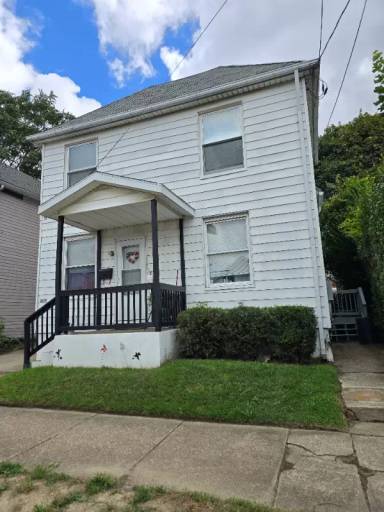 Main picture of 2615 Maple St
