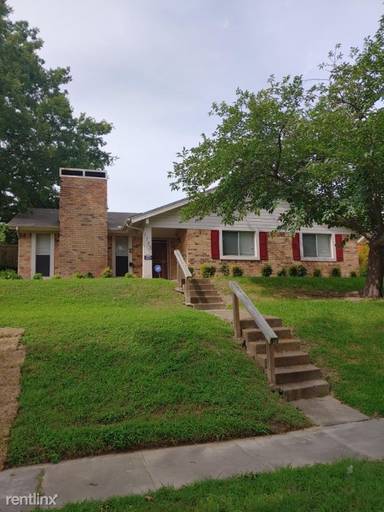 Main picture of 1749 Crystal Way
