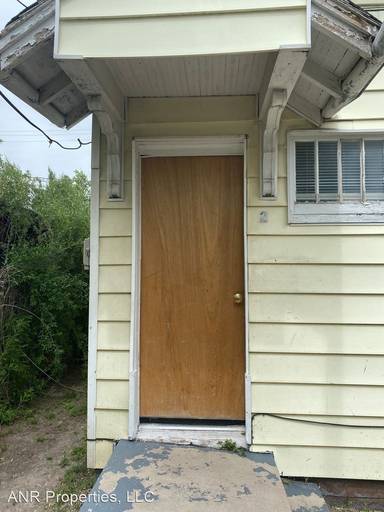 Main picture of 654 W Lander St