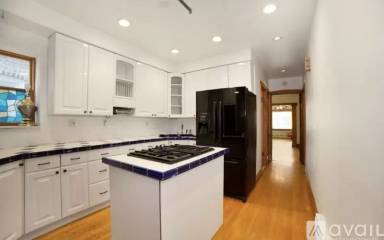 Main picture of 1605 S Austin Blvd