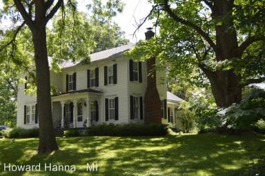 Main picture of 4561 N Lake Rd