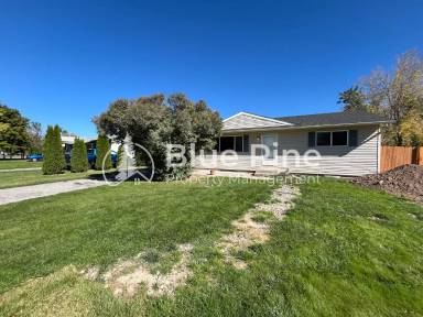 Main picture of 450 Crimson Dr